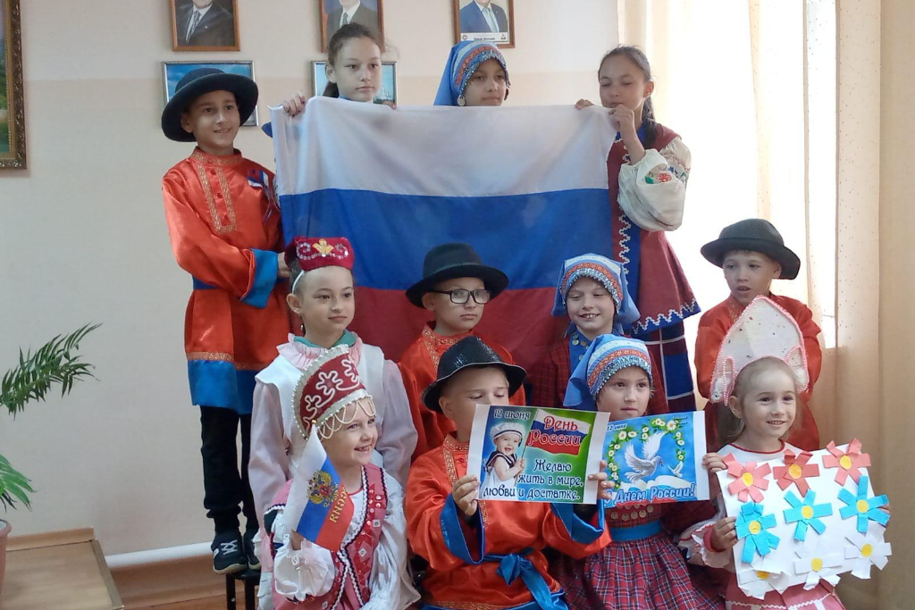 Программа  «Три символа на фоне истории»