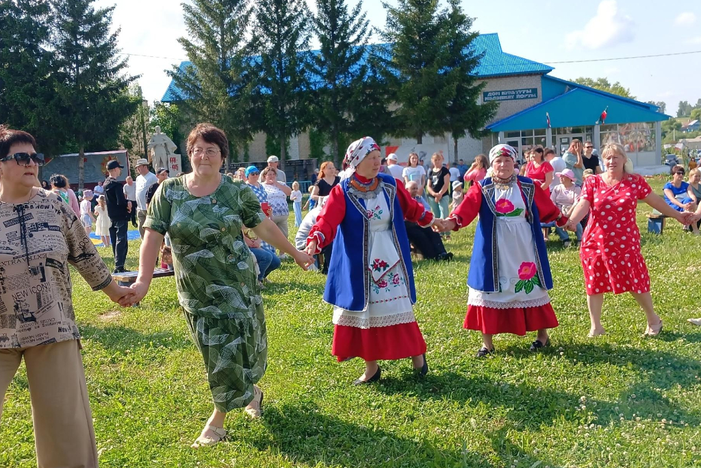 Фольклорные посиделки «Народные игры на Троицу»