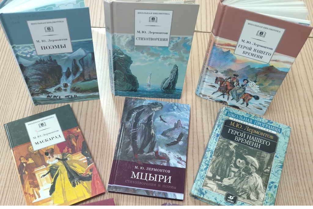 Имени его столетья не сотрут