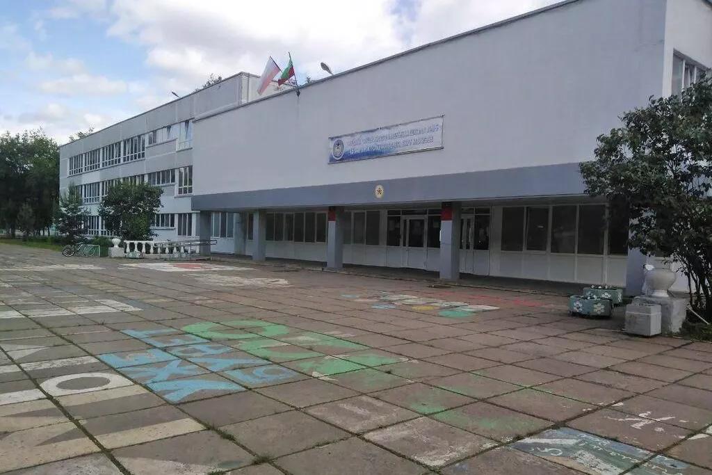 афиша МАОУ «СОШ № 15», Шишкинский бульвар, д.26