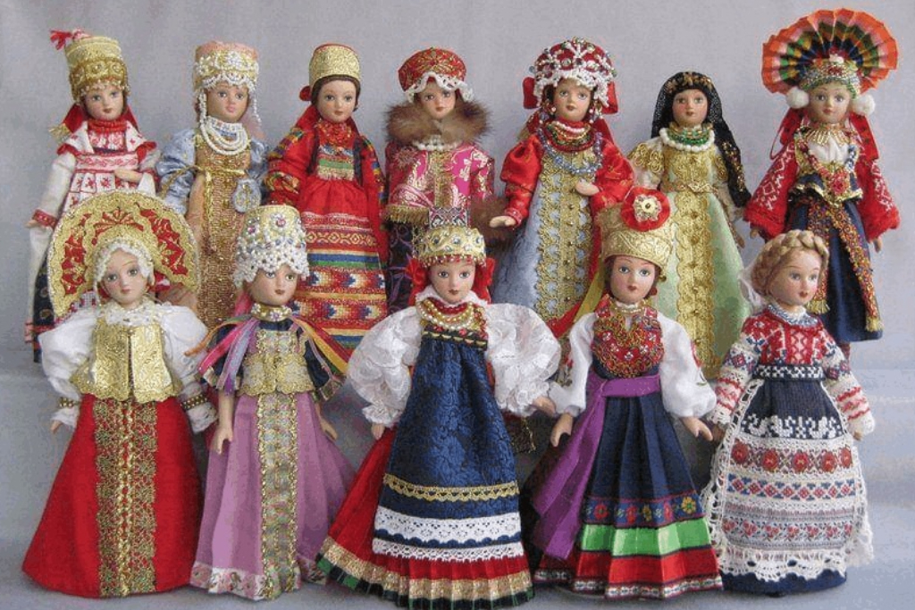 Литературно-познавательный час «Традиции и национальные костюмы народов России»