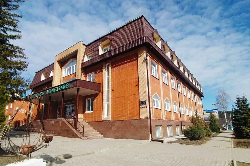 «На клавишах весны»