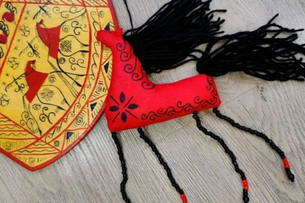 Мастер-класс «Лошадка из фетра в стиле мезенской росписи»