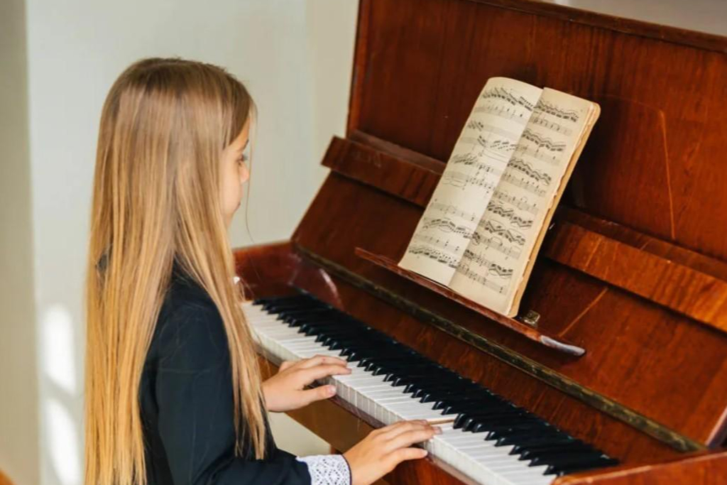 Мастер-класс «Развитие навыков подбора по слуху и чтения с листа в классе фортепиано»