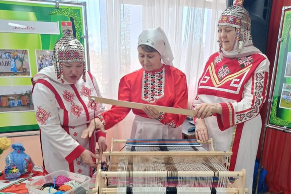 Фолк урок "Соткем холст, что краше всех чудес"