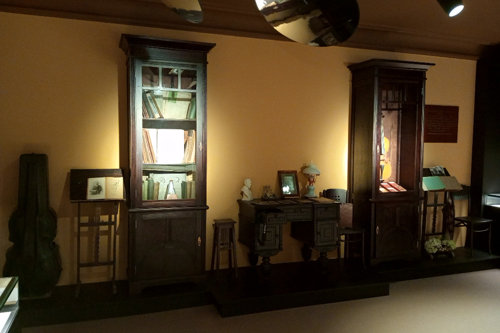 Экскурсия по музею истории дополнительного художественного образования г. Казани