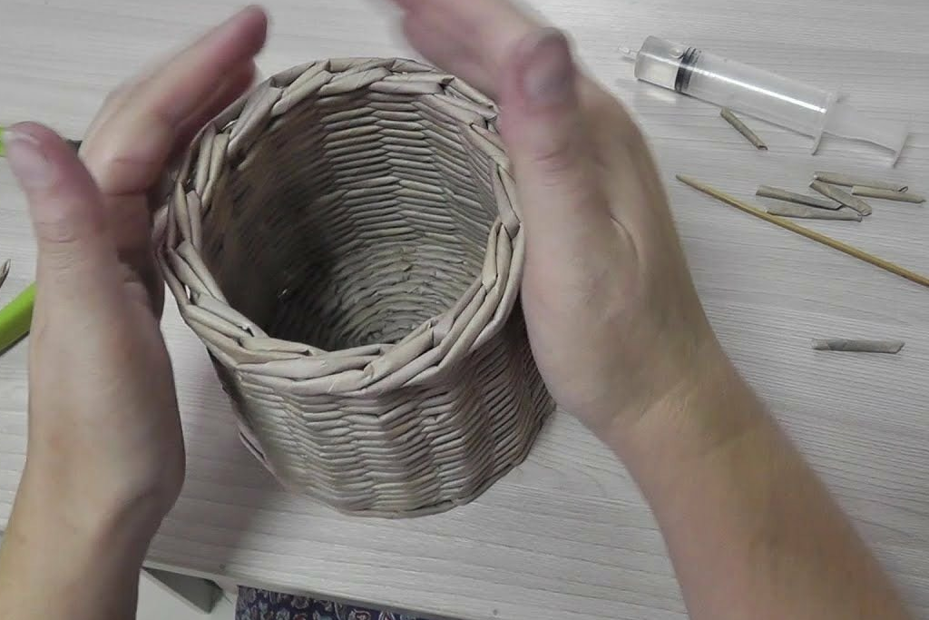 Плетение из газетных трубочек: способ плетения