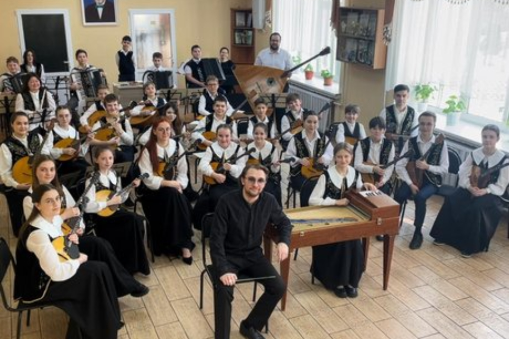 Концерт «Возьмемся за руки друзья»