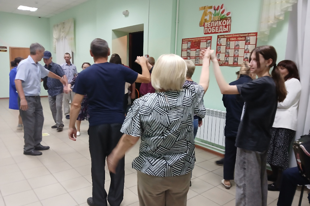 Час фольклора "Чувашский танец ручеек"