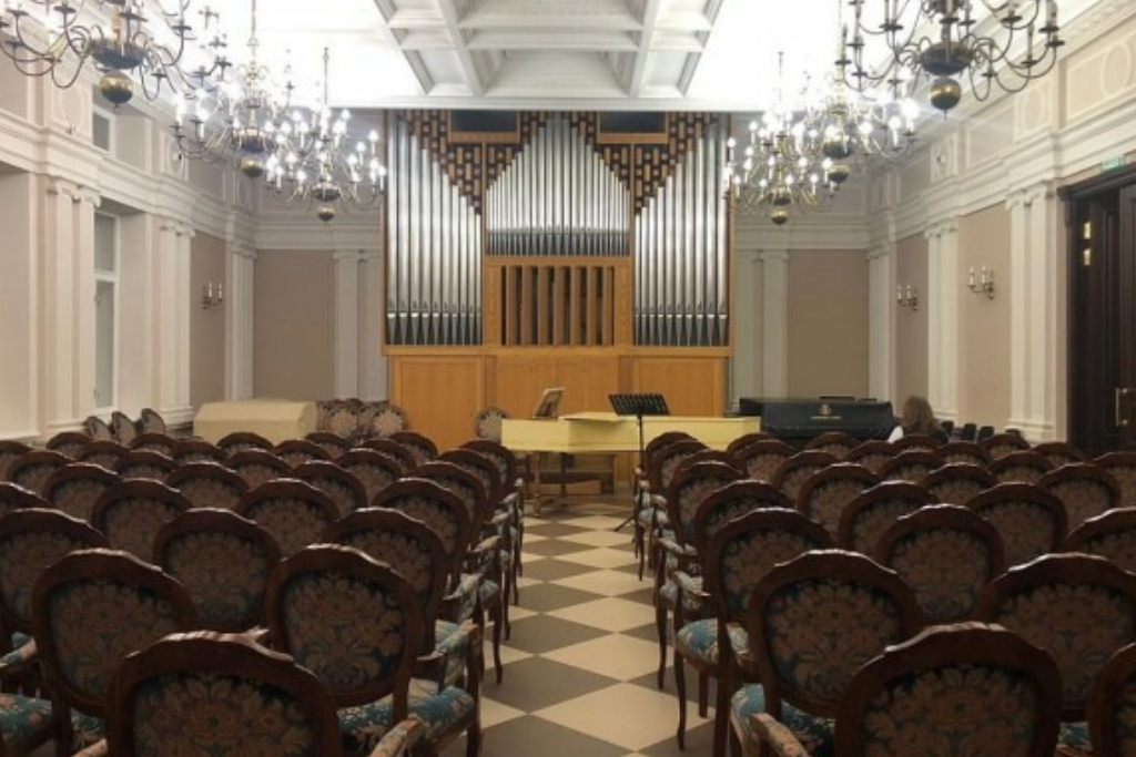 Консерватория / «Органы в свете волшебных витражей»