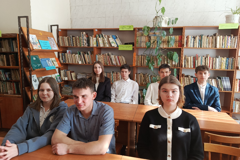 Литературно-музыкальный вечер «А в книжной памяти мгновения войны...»