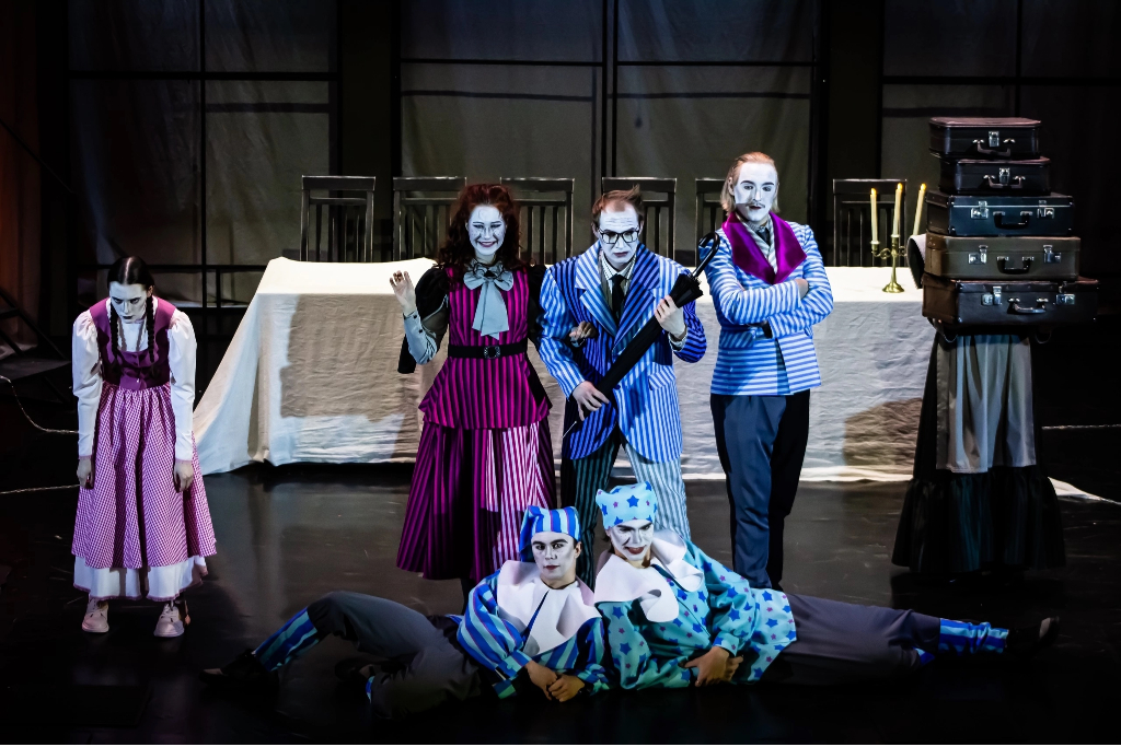 Спектакль  «Кентервильское привидение»