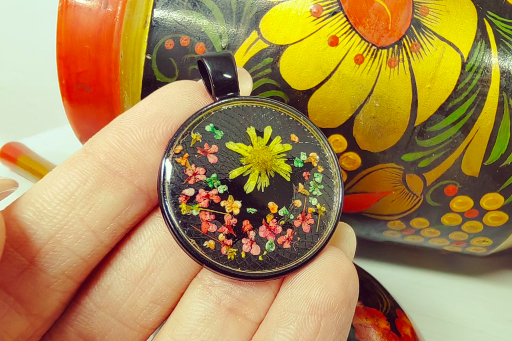 Мастер-класс «Кулон в стиле хохломской росписи»