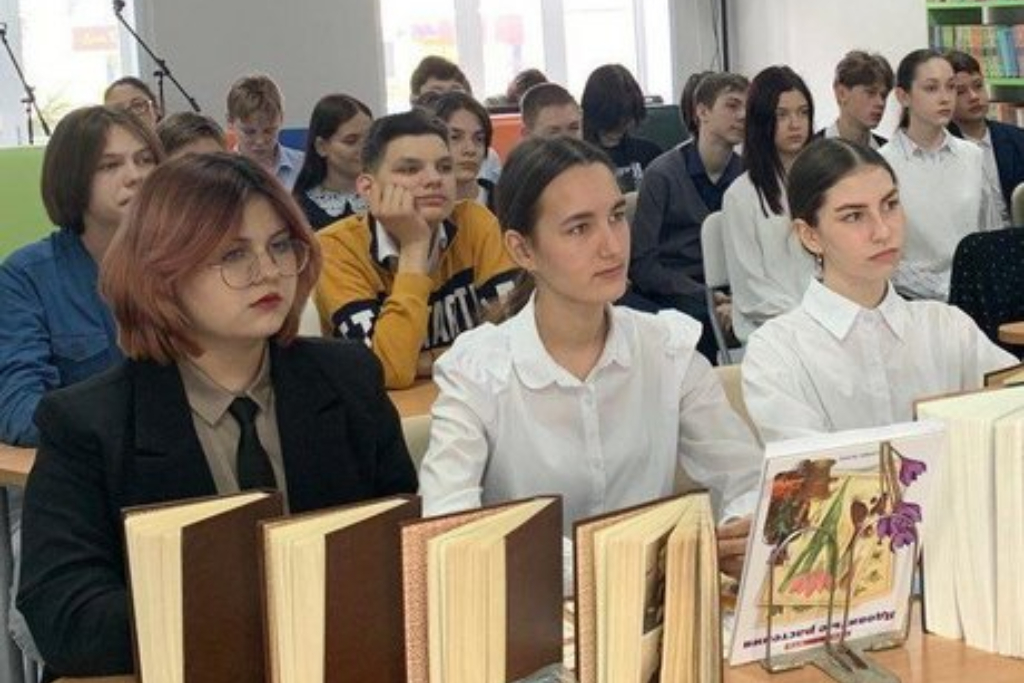 Литературная экскурсия по книжным полкам «Дом для книг»