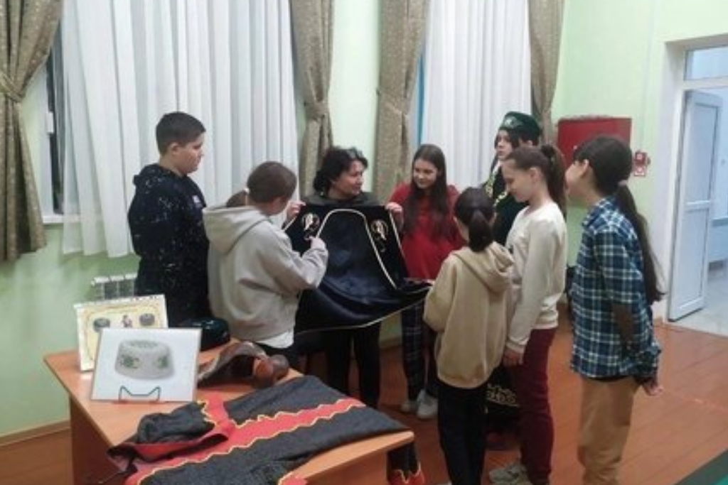 Фольклорный урок «Путешествие в татарскую избу»
