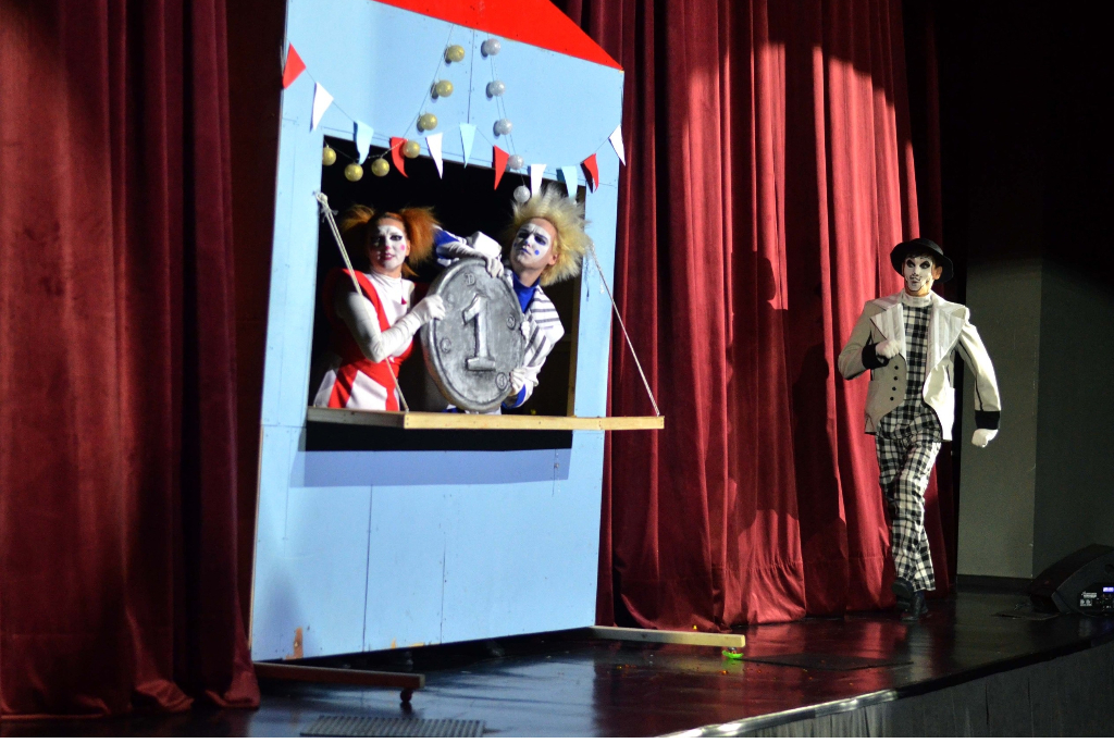 Спектакль «Муха-цокотуха»