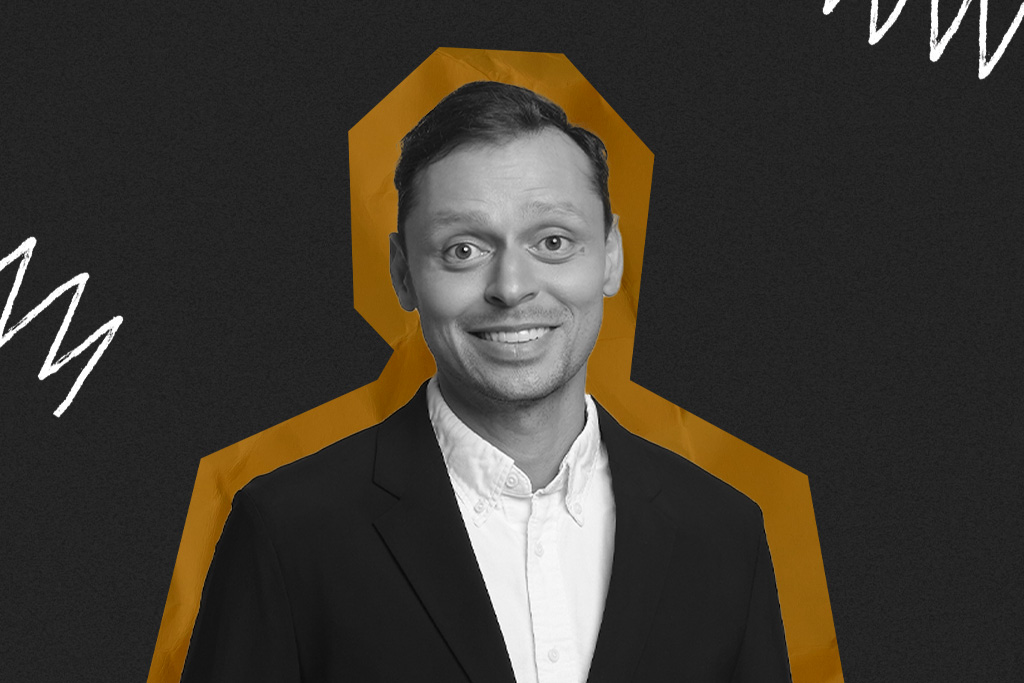 Виктор Комаров