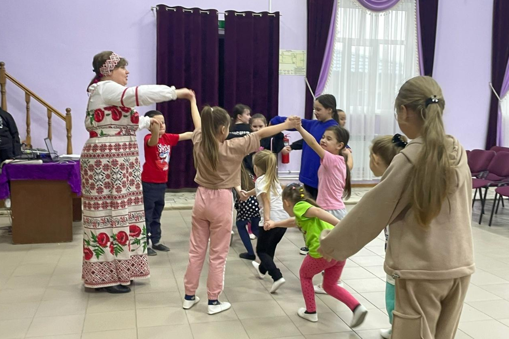 Музыкальная программа «Чтим русские традиции»