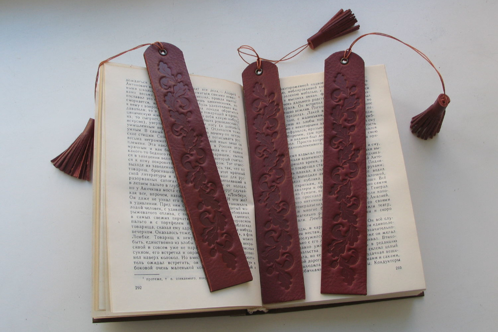 Мастер-класс «Кожаная закладка для книг»