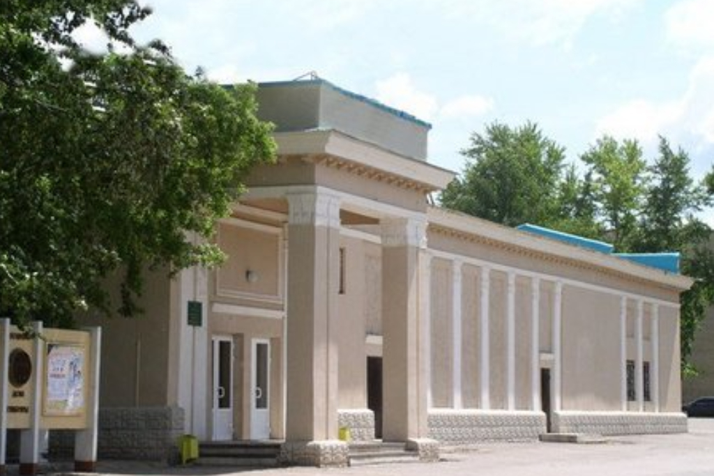 афиша Октябрьский ГДК, ул. Геофизиков, д. 3
