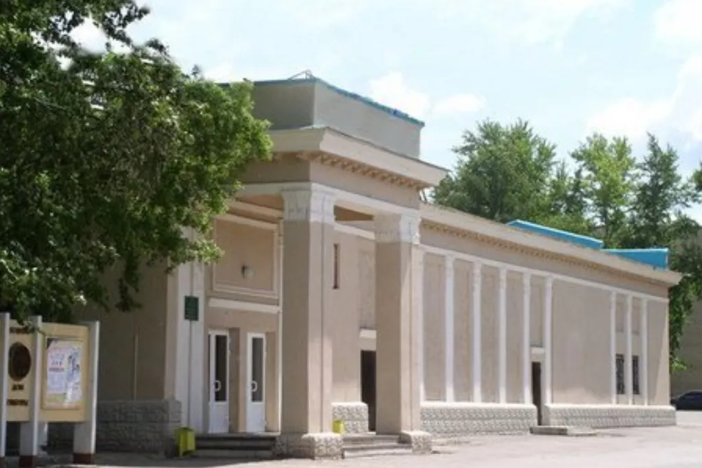 афиша Октябрьский ГДК, ул. Геофизиков, д. 3