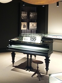 Экскурсия по музею истории дополнительного художественного образования г. Казани