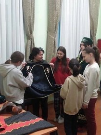 Фольклорный урок «Путешествие в татарскую избу»