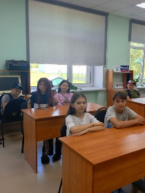 Познавательный час «Мир начинается с книги»