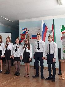 Литературный час 'Из истории российского флага'